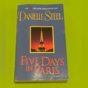 Danielle Steel "Five Days in Paris" Paperback Novel - Blue Cover